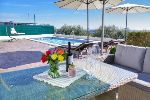 Villa Alina with heated pool — 4-Star Luxury Hotel in Rogoznica, Croatia
