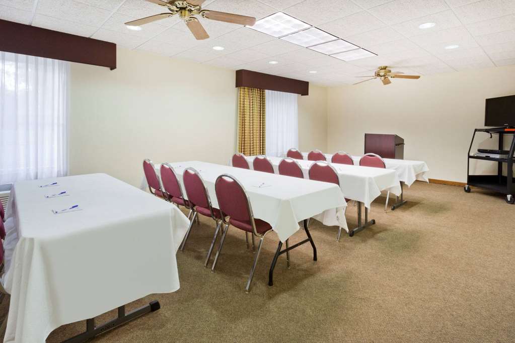 Baymont by Wyndham Rockford - photo 18