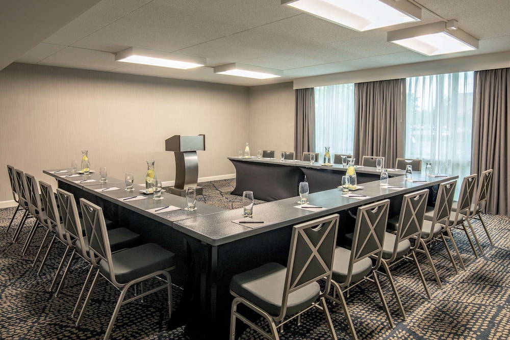 DoubleTree by Hilton Chicago North Shore Conference Center - photo 51