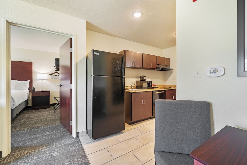 Cobblestone Hotel & Suites Alpine - photo 24