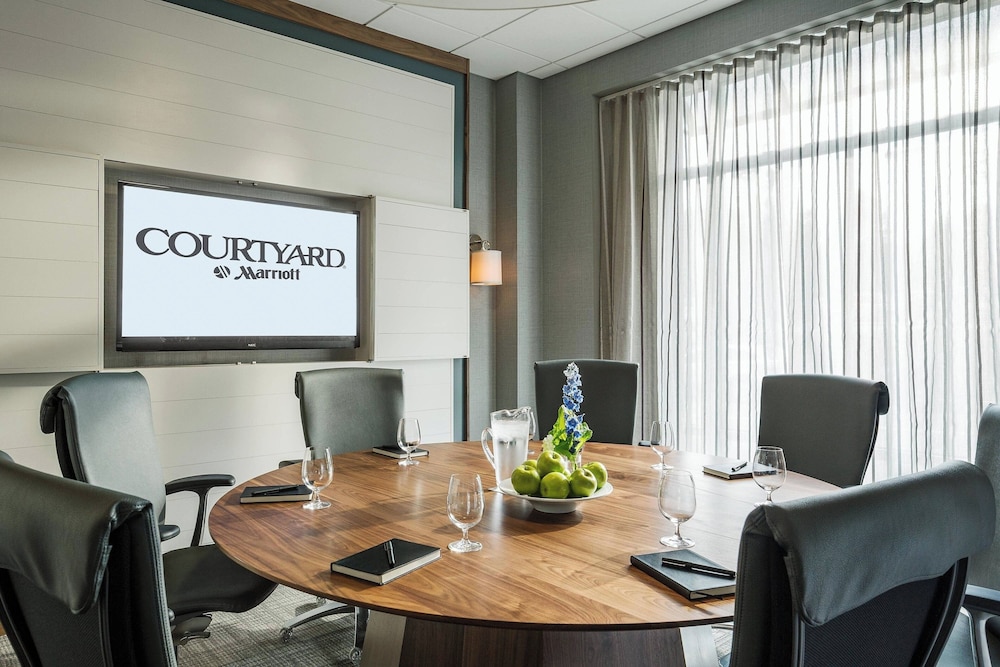 Courtyard Marriott Burlington Harbor - photo 27