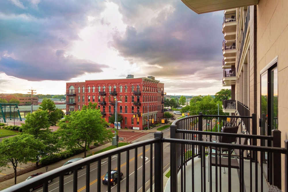 Embassy Suites by Hilton Grand Rapids Downtown MI - photo 21
