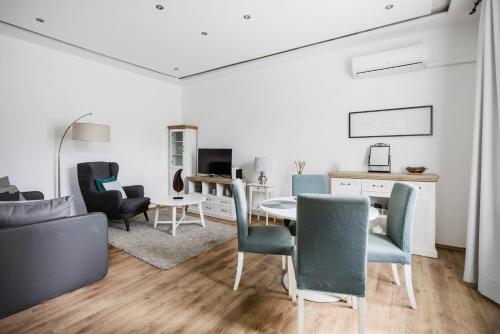 Cozy&Stylish Apartment in The Ruin Bar Area — 4-Star Luxury Hotel in Budapest, Hungary