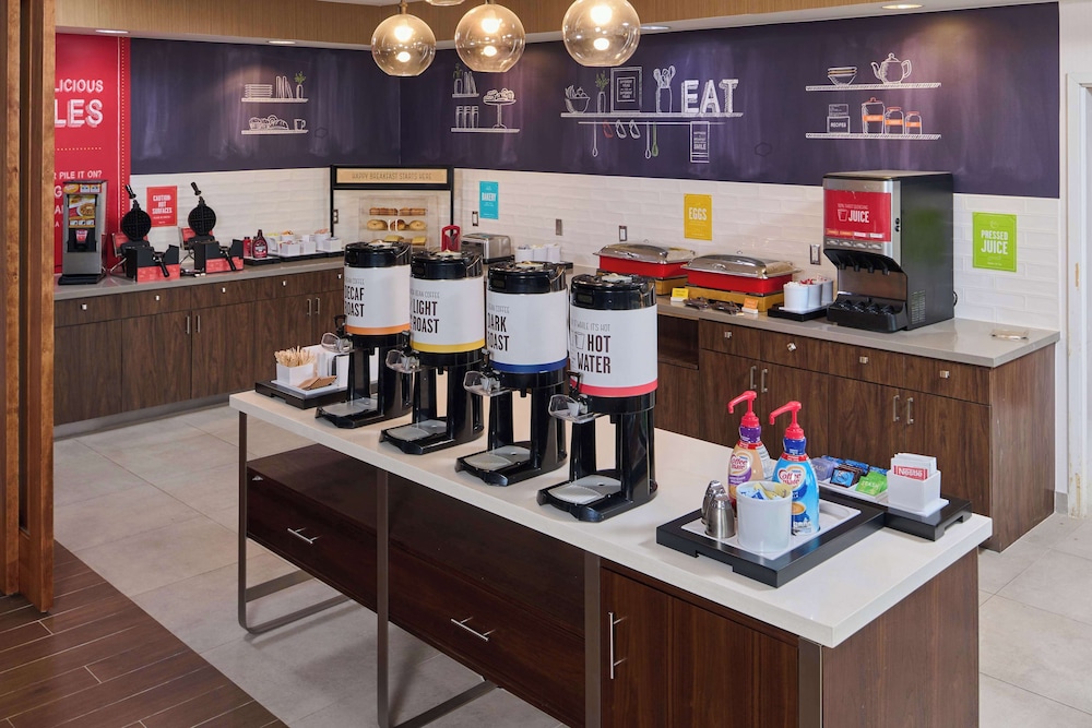 Hampton Inn Anchorage - photo 15