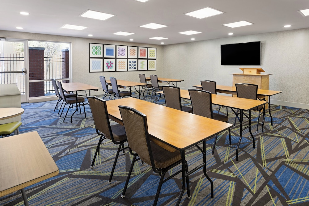 Holiday Inn Express Augusta Downtown by IHG - photo 34