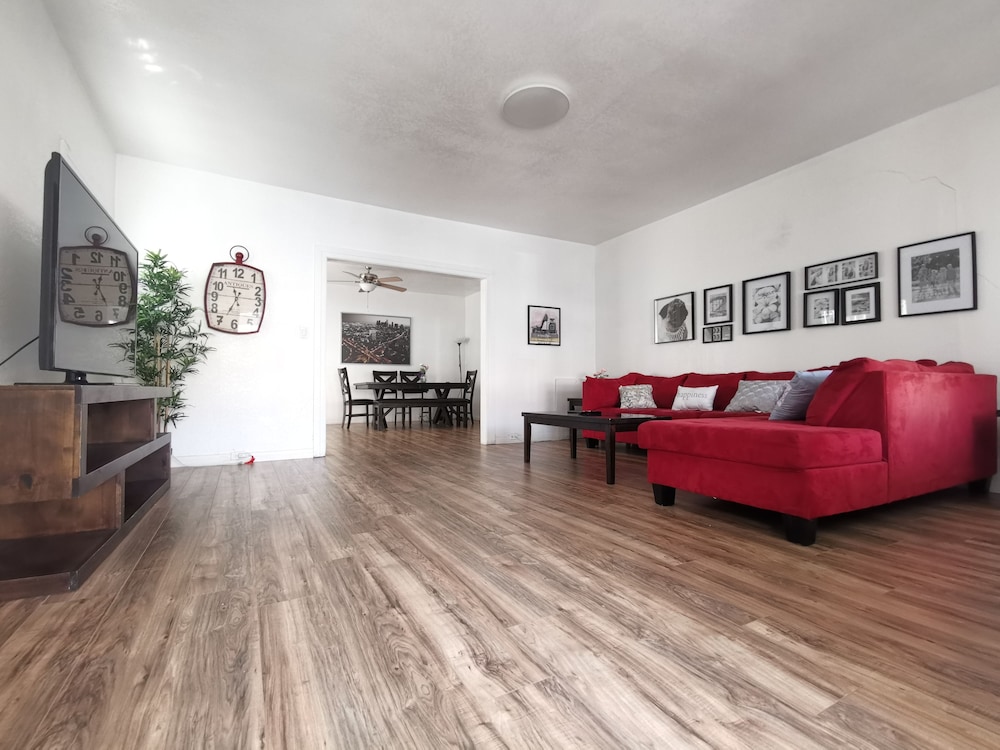 Luxy Hollywood - photo 27
