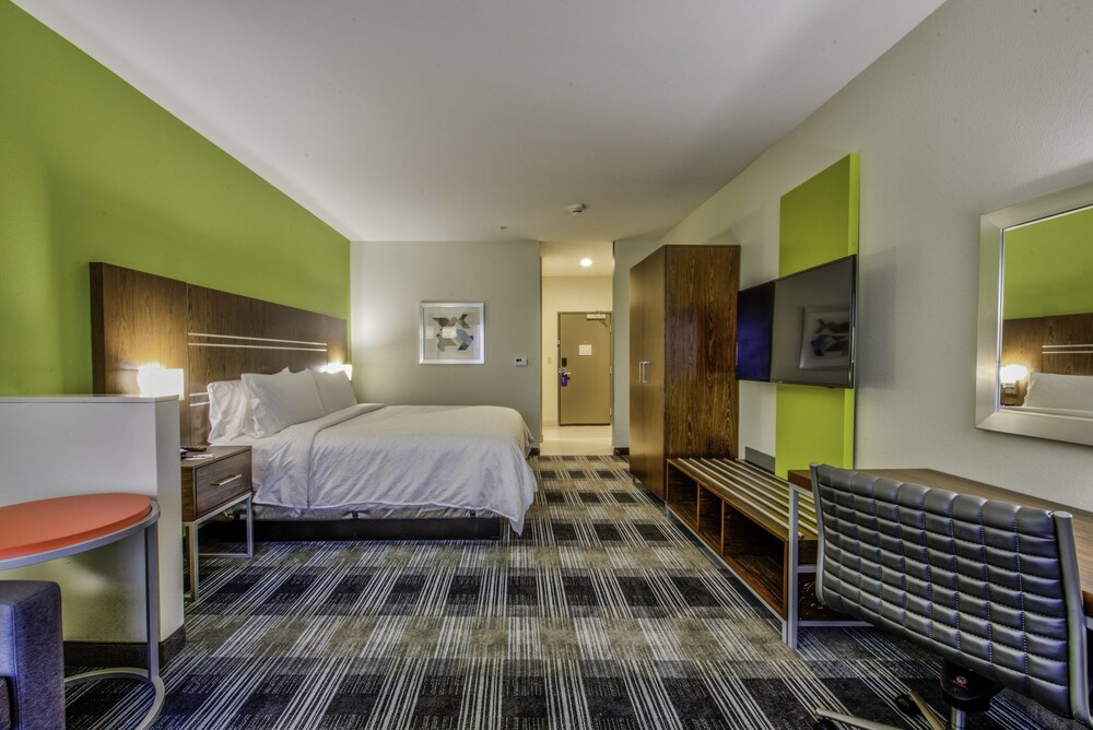 Holiday Inn Express & Suites Dallas NW Farmers Branch by IHG - photo 9