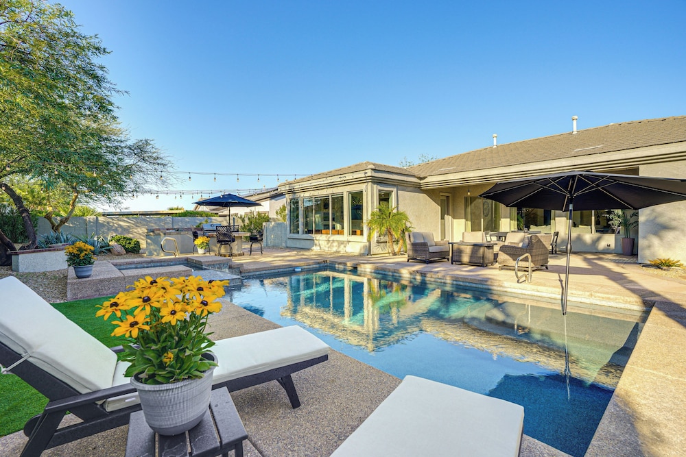 Outdoor Oasis Spacious Family Escape In Goodyear — Goodyear