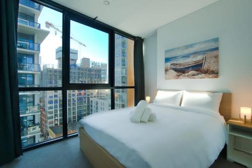 CBD Stunning High Floor View Free Parking Free Netflix Free Gym Free Pool Free Sauna Free Coffee — 4-Star Luxury Hotel in Adelaide, Australia