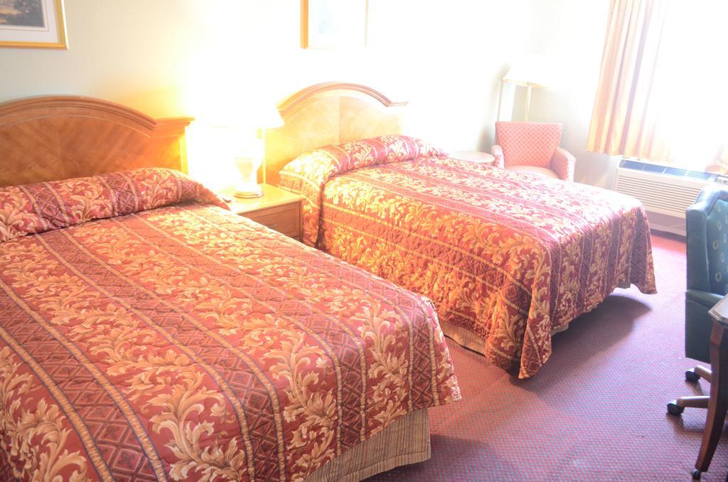 Red Carpet Inn Hornwood Drive - photo 9