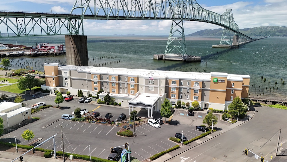 Holiday Inn Express & Suites Astoria by IHG - photo 47