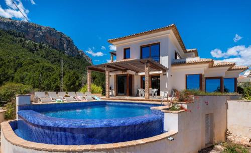 Villa Anis PlusHolidays — 5-Star Luxury Hotel in Calp, Spain