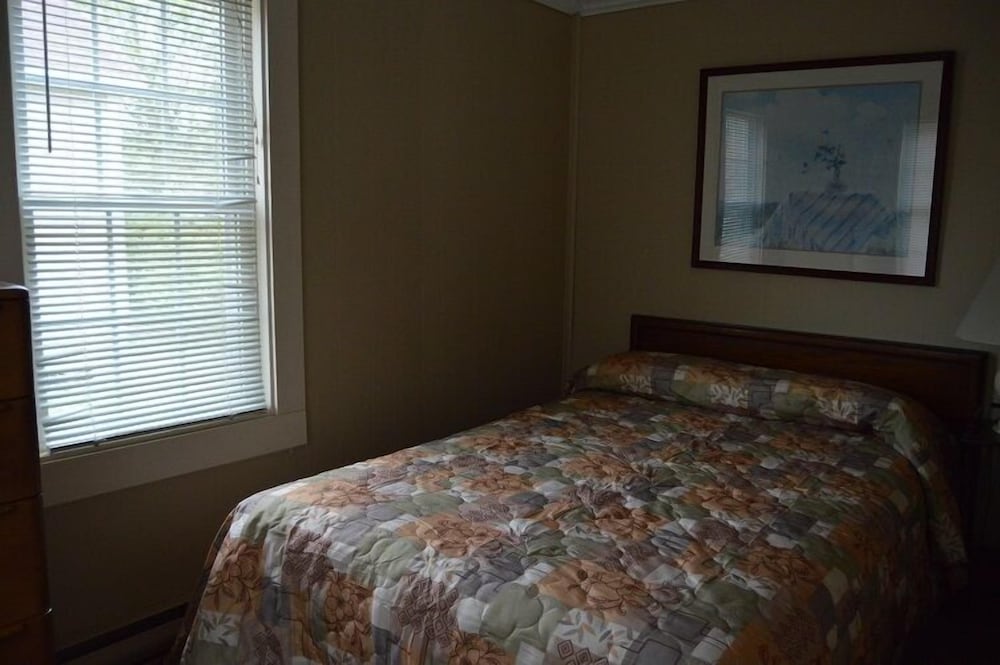 Kennebunk Gallery Motel & Cottages - photo 21