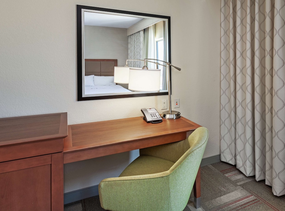 Hampton Inn & Suites Claremore - photo 8
