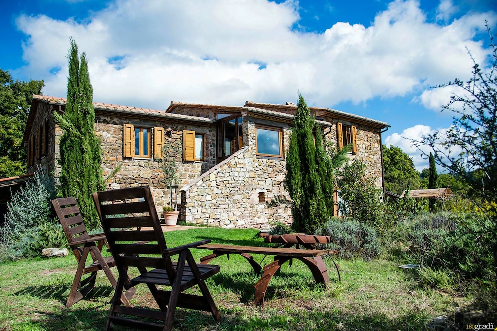 Terre Brune - carbon neutral hotel in Roccalbegna