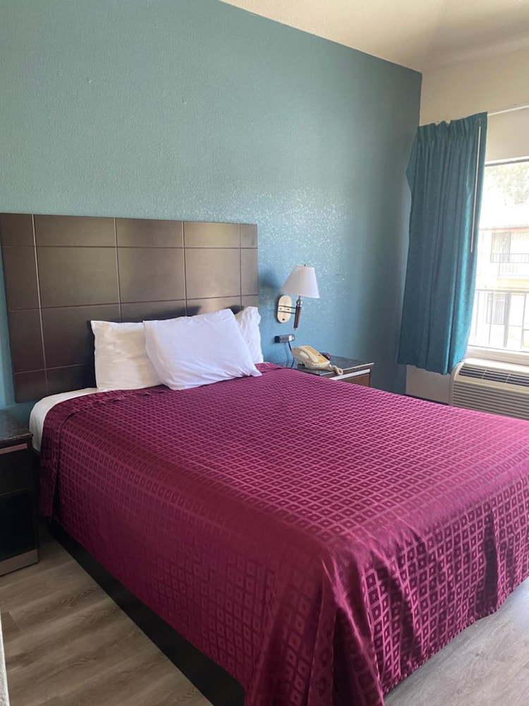 Atascadero Inn - photo 20