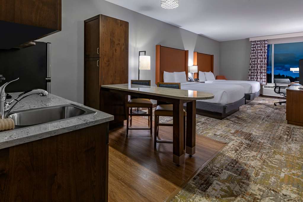 La Quinta Inn & Suites by Wyndham Flagstaff East I - photo 23