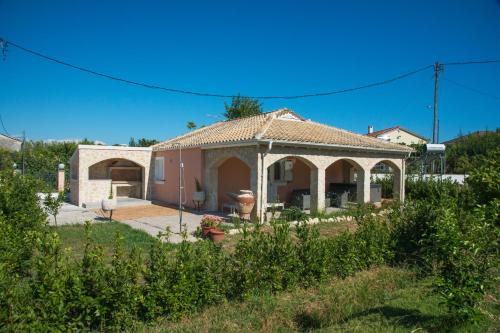Siora Andromache - carbon neutral hotel in Perama