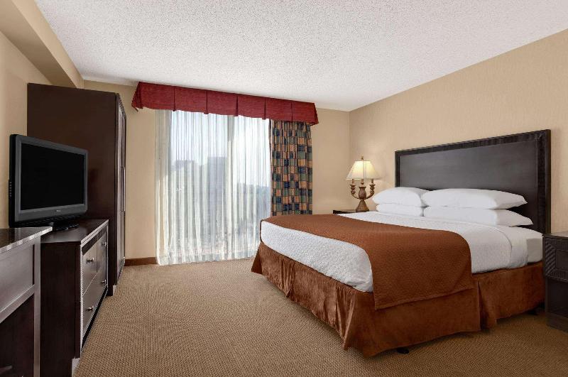 Embassy Suites by Hilton Kansas City Plaza - photo 36