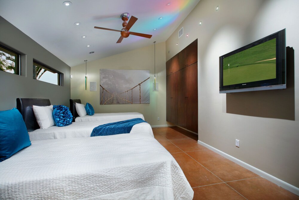 AZ Oasis Heated Pool & Spa Sport Court & Putting Greens Pool Table & Games Scottsdale - photo 8
