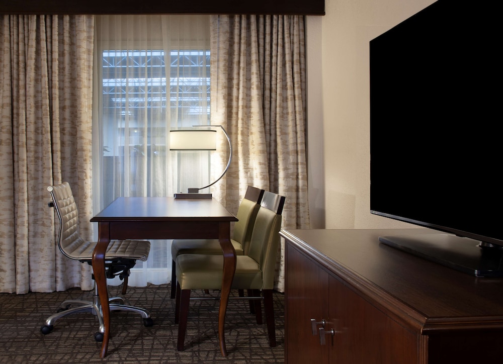 Embassy Suites by Hilton Philadelphia Airport - photo 15