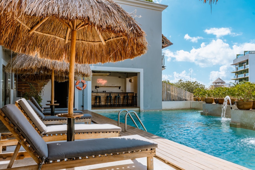 Poolside bar