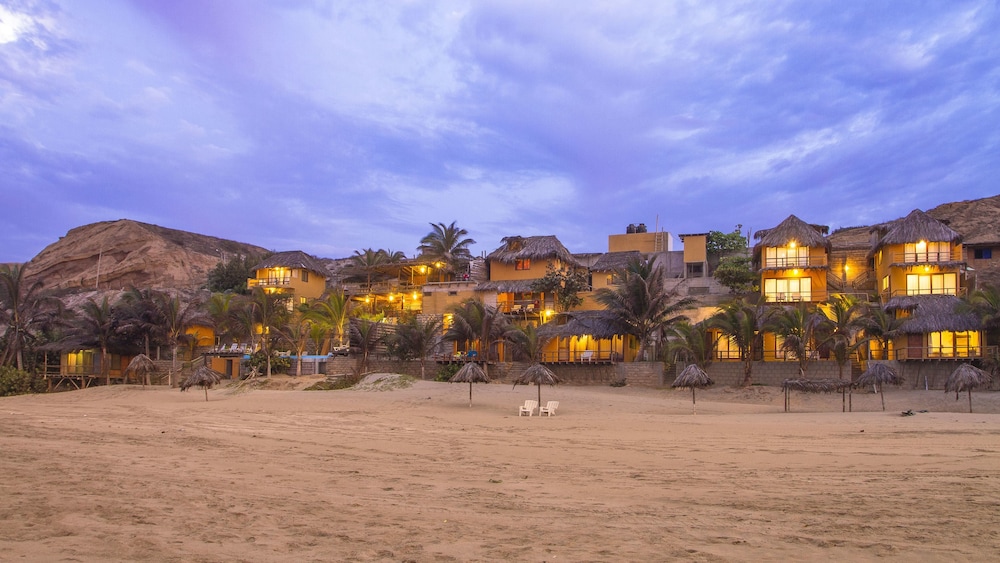 Peña Linda Bungalows in Los Organos, Peru