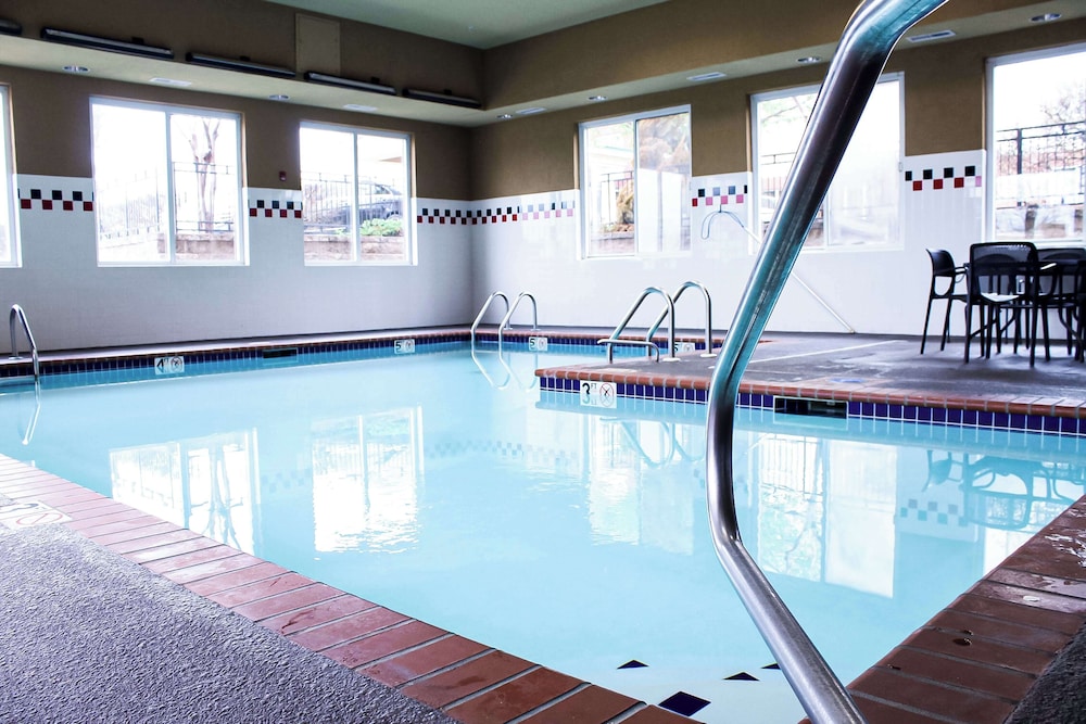 Hampton Inn Oxford West - photo 54