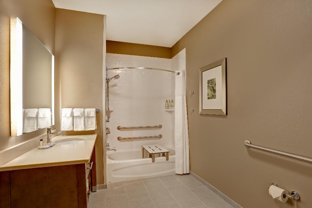 Clarion Hotel Overland Park - photo 18