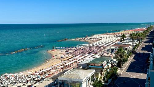 P022 Porto Recanati nuovissimo bilocale fronte mare — 4-Star Luxury Hotel in Porto Recanati, Italy