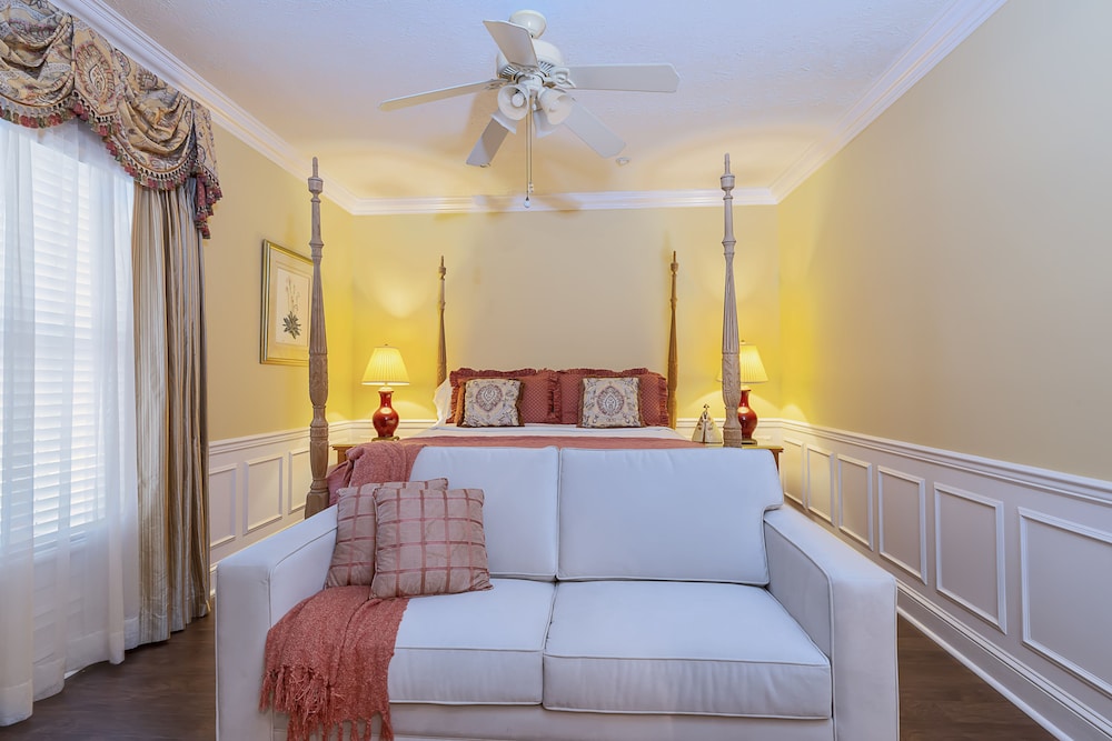 The Kenwood Inn - photo 12