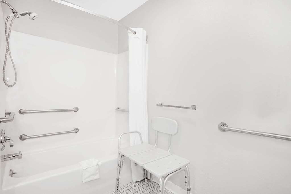 Super 8 by Wyndham Canandaigua - photo 6