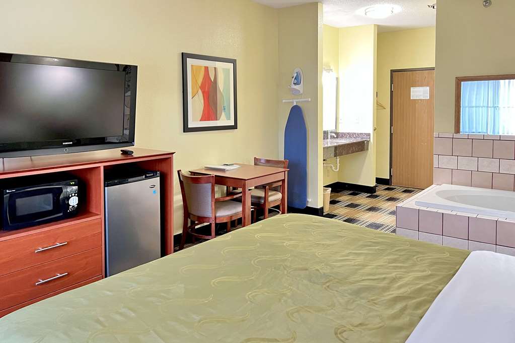 Comfort Inn and Suites Wisconsin Dells Downtown Area Newly Renovated 2026 - photo 10