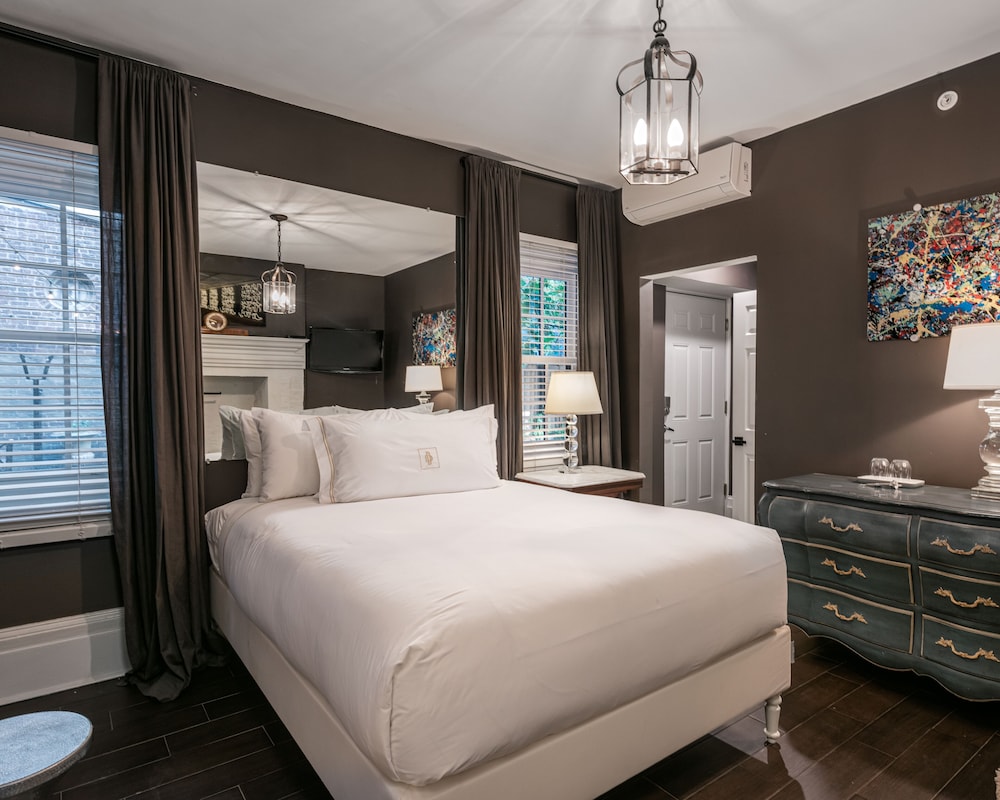 The Dwight D Hotel - photo 22