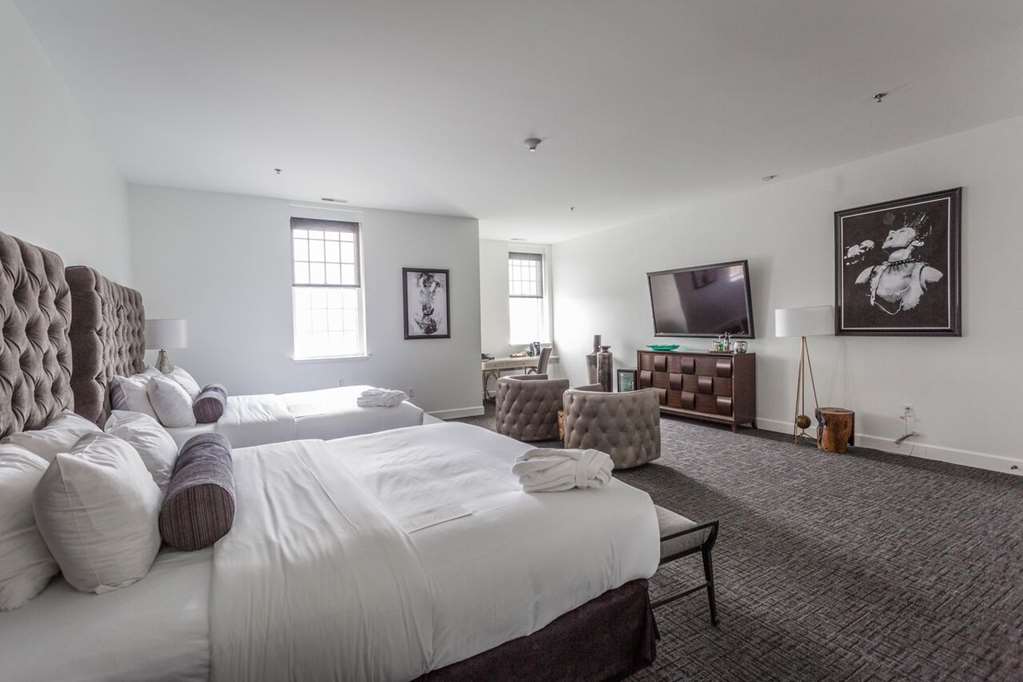 The Delafield Hotel - photo 2