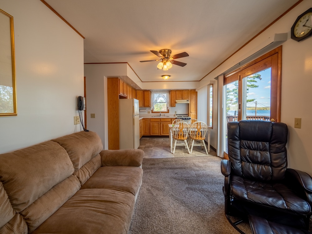 Lake 'N Pines Motel - photo 33