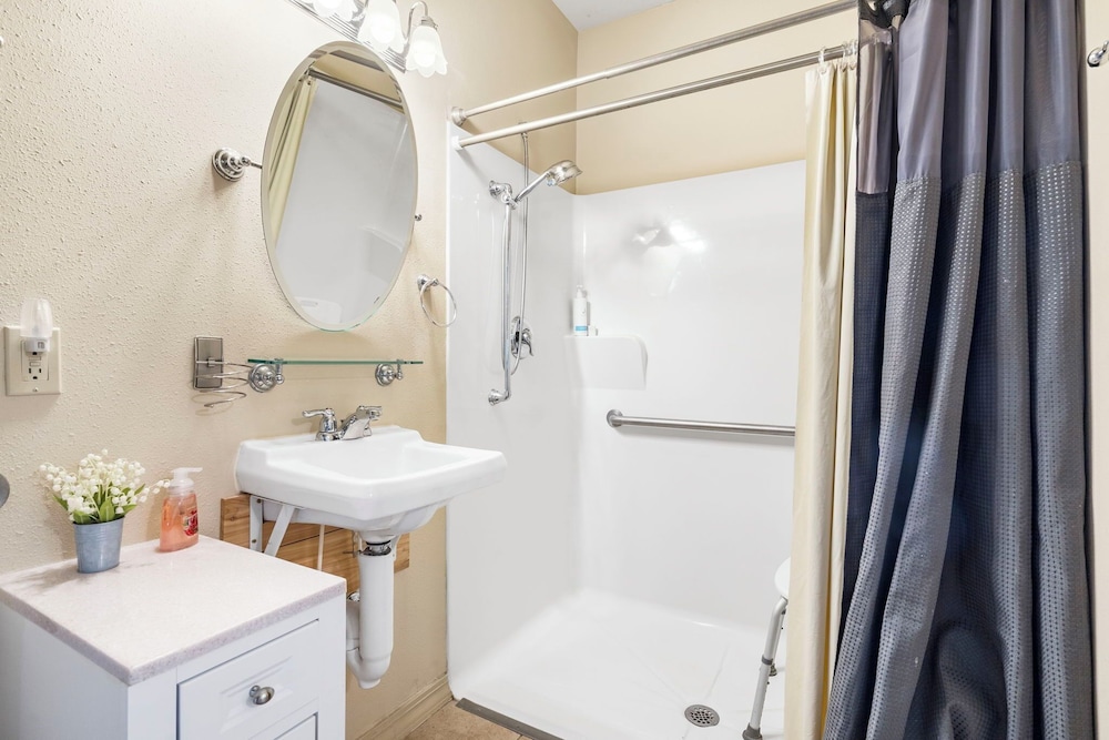 Honey Bee Inn w Communal Amenities & More - photo 21