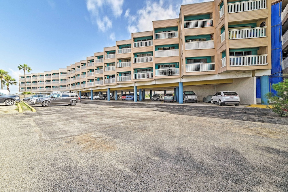 Oceanfront Corpus Christi Condo: Resort Perks - photo 37