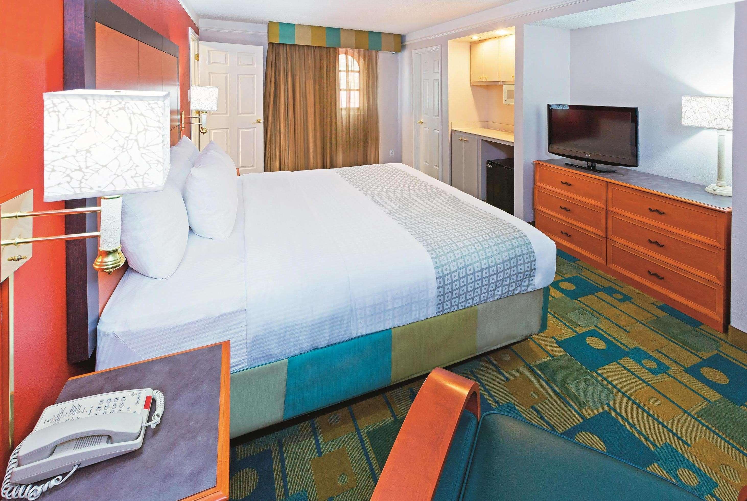 Baymont by Wyndham Lubbock Downtown Civic Center - photo 8