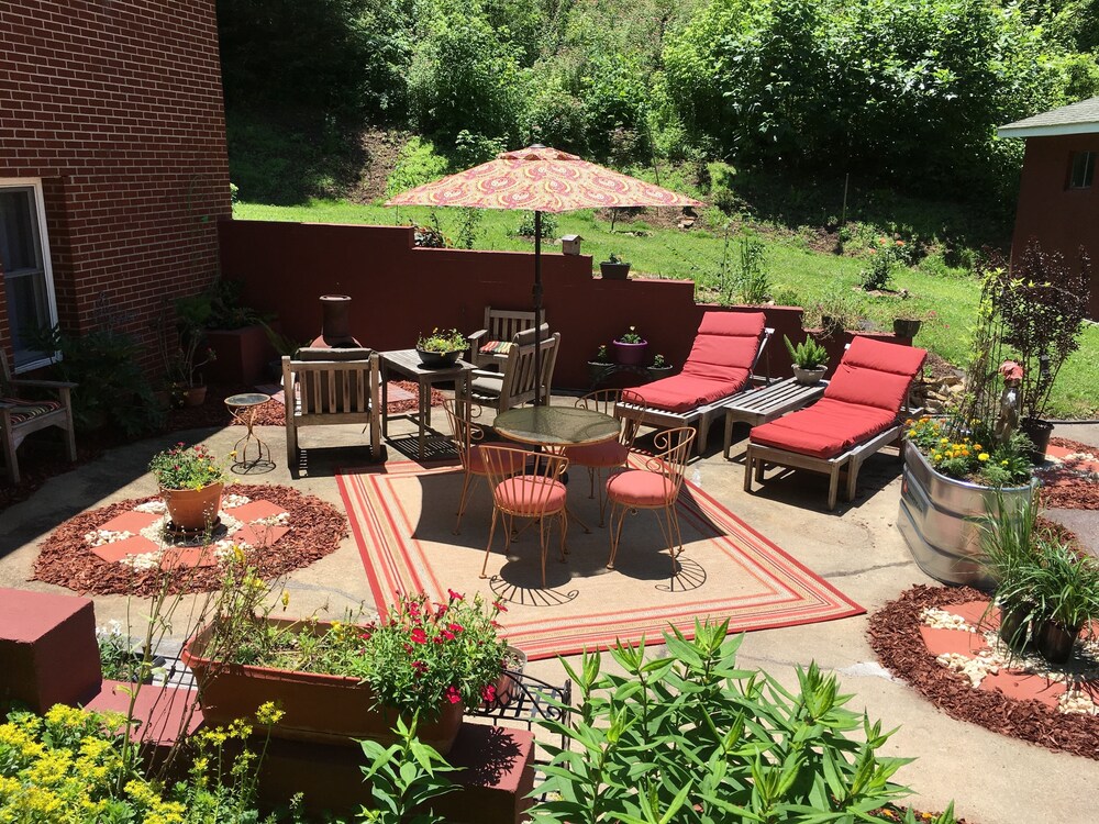 The Ashe Farm Bed And Breakfast 10520442 — Marshall