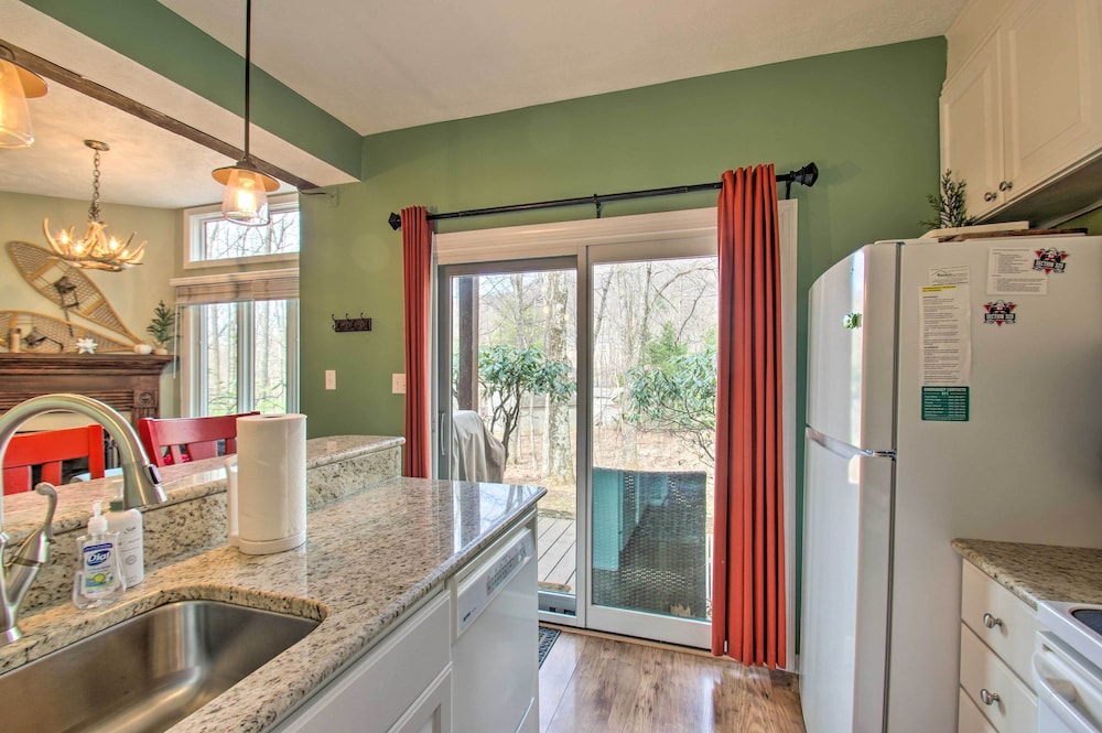 Wintergreen Resort Mountain Condo w Pool Access - photo 9