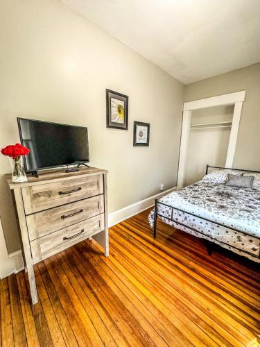 The Red House Albany NY 4 Bedroom Private Apartment