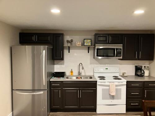 Cozy Getaway near SLC Airport & Downtown 1st floor Apartment — 4-Star Luxury Hotel in Salt Lake City, United States