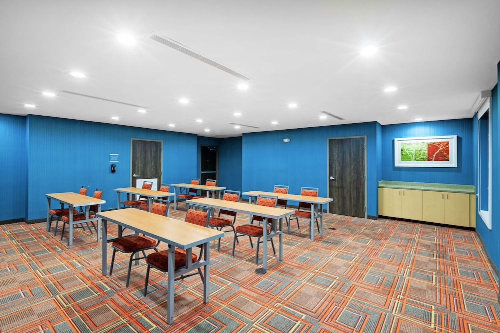 Home2 Suites by Hilton Gonzales LA - photo 26
