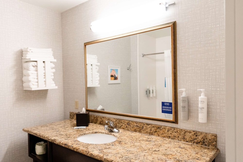 Hampton Inn & Suites Scottsbluff Conference Center - photo 30