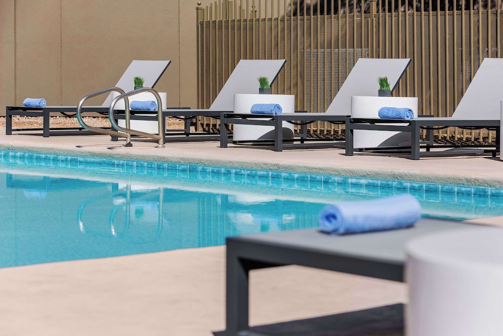 DoubleTree by Hilton Las Vegas Airport - photo 32