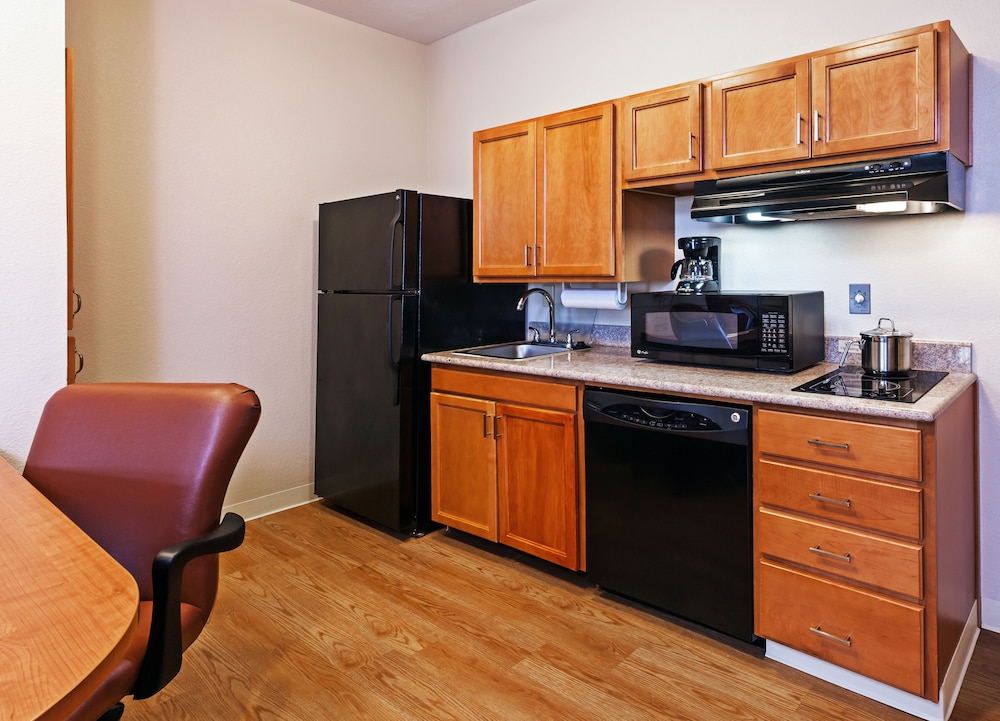 Candlewood Suites Pearland by IHG - photo 10