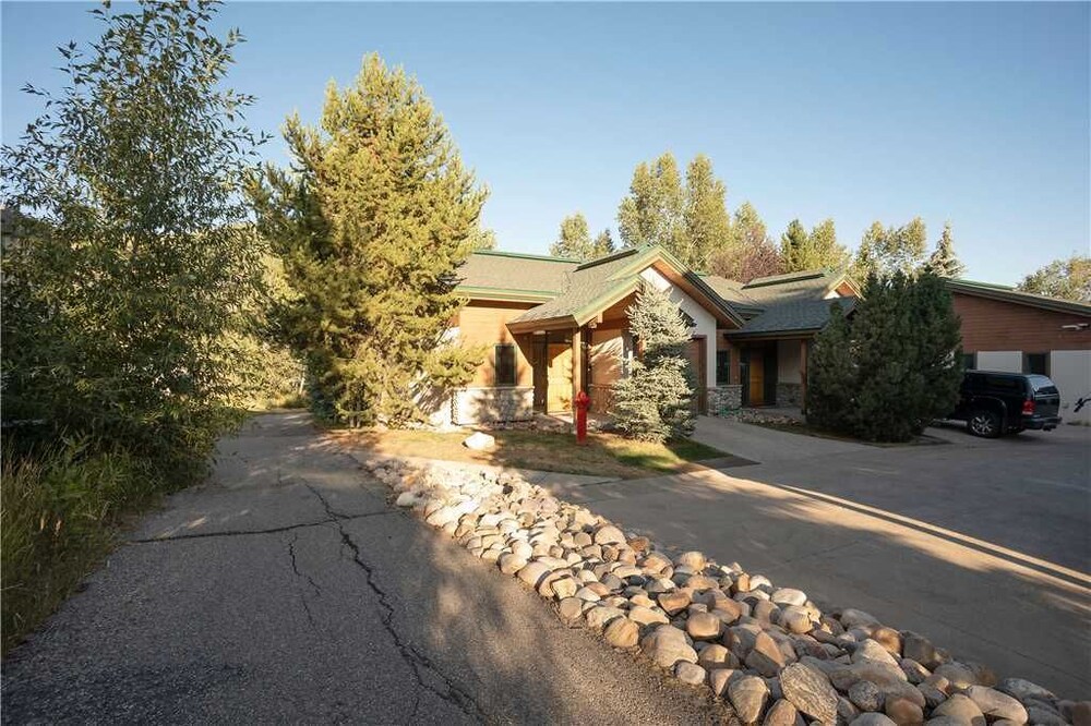 Evergreen Townhome #1 - photo 2