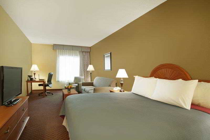 Golden Lion Hotel - photo 15