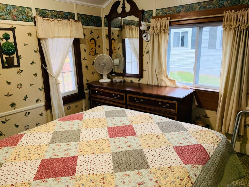 Carroll Motel & Cottages - photo 23